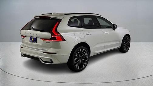 Crystal White 2026 Volvo XC60 Plug-In Hybrid T8 Ultra