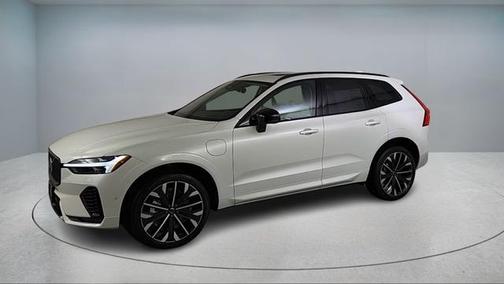 Crystal White 2026 Volvo XC60 Plug-In Hybrid T8 Ultra