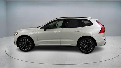 Crystal White 2026 Volvo XC60 Plug-In Hybrid T8 Ultra