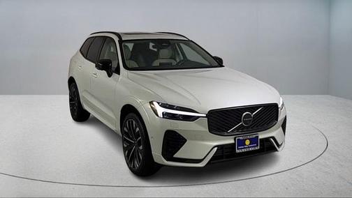 Crystal White 2026 Volvo XC60 Plug-In Hybrid T8 Ultra
