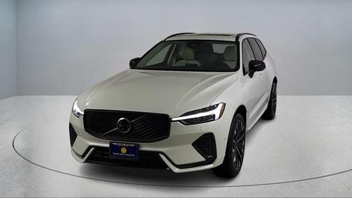 Crystal White 2026 Volvo XC60 Plug-In Hybrid T8 Ultra