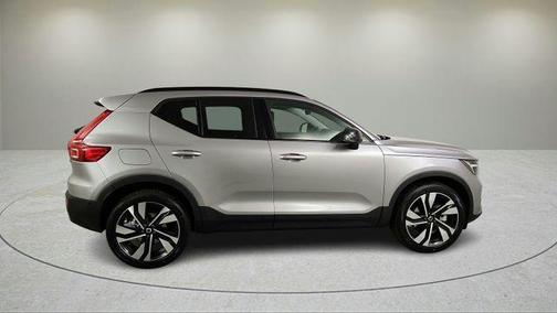 2026 Volvo XC40 B5 Ultra