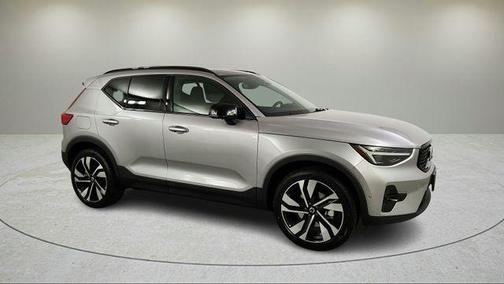 2026 Volvo XC40 B5 Ultra