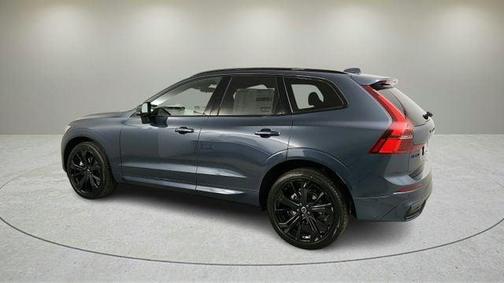 2026 Volvo XC60 B5 Ultra Black Edition