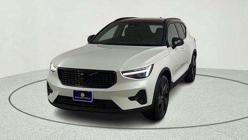 Crystal White 2026 Volvo XC40 B5 Ultra Black Edition