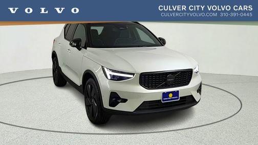 Crystal White 2026 Volvo XC40 B5 Ultra Black Edition