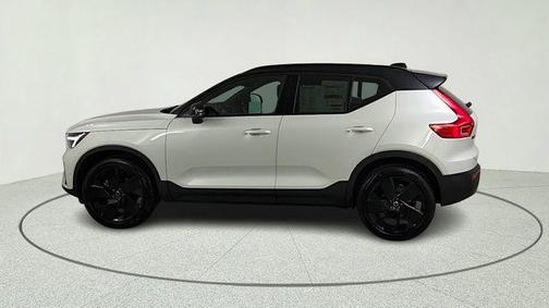 Crystal White 2026 Volvo XC40 B5 Ultra Black Edition