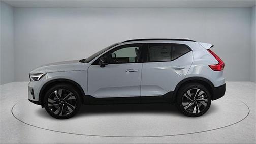 2026 Volvo XC40 B5 Ultra