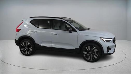 2026 Volvo XC40 B5 Ultra