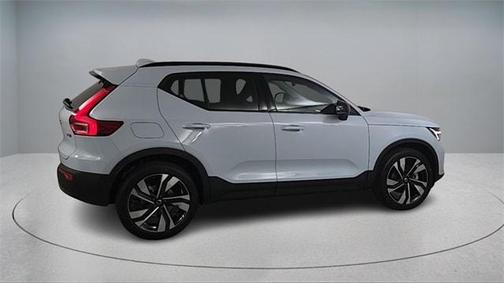 2026 Volvo XC40 B5 Ultra