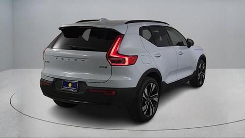2026 Volvo XC40 B5 Ultra