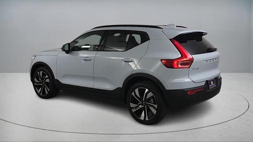 2026 Volvo XC40 B5 Ultra