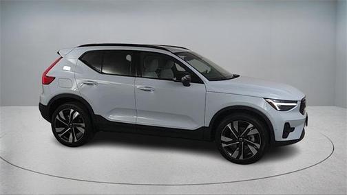 2026 Volvo XC40 B5 Ultra