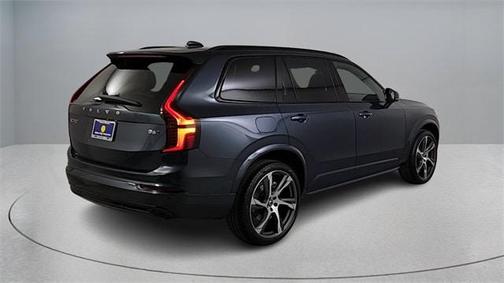 2026 Volvo XC90 B6 Ultra Dark Theme 7-Seater