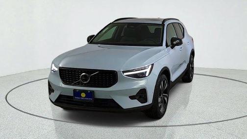 Cloud 9 White 2026 Volvo XC40 B5 Plus