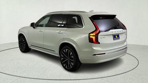 Crystal White Pearl 2026 Volvo XC90 Plug-In Hybrid T8 Ultra 7-Seater