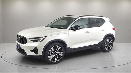 2024 Volvo XC40 B5 Plus Dark