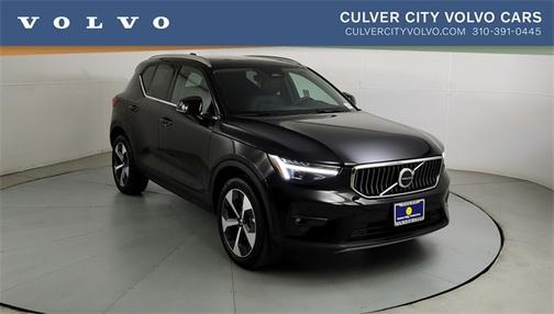 2025 Volvo XC40 B5 Plus Bright Theme