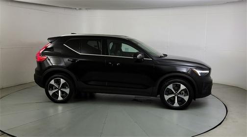 2025 Volvo XC40 B5 Plus Bright Theme