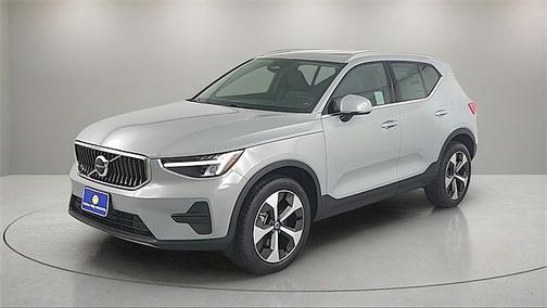 2025 Volvo XC40 Core