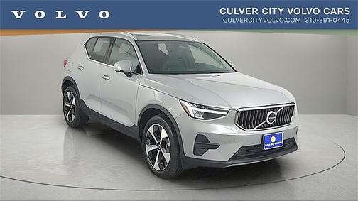 2025 Volvo XC40 Core