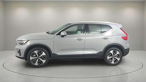 2025 Volvo XC40 Core