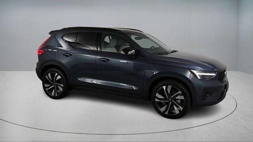 2026 Volvo XC40 B5 Plus