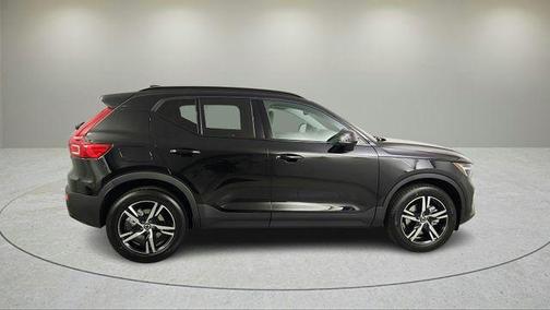 2026 Volvo XC40 B5 Core