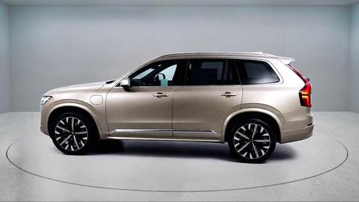 Bright 2026 Volvo XC90 Plug-In Hybrid T8 Plus 7-Seater