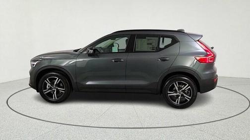 Forest Green 2026 Volvo XC40 B5 Core