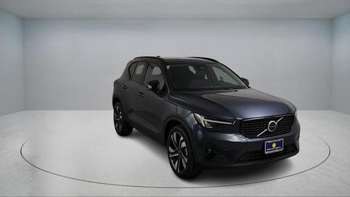 2026 Volvo XC40 B4 Plus