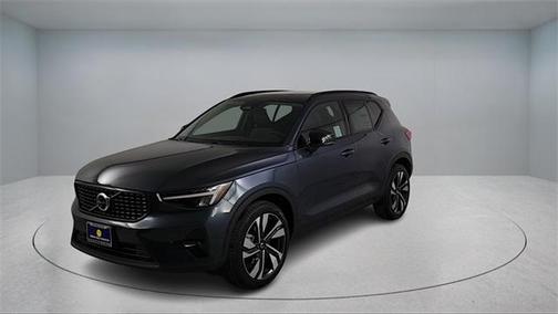 2026 Volvo XC40 B4 Plus