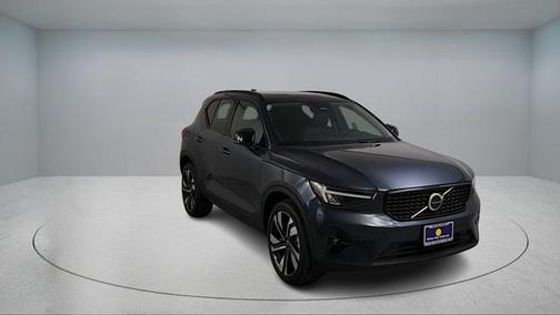 2026 Volvo XC40 B4 Plus