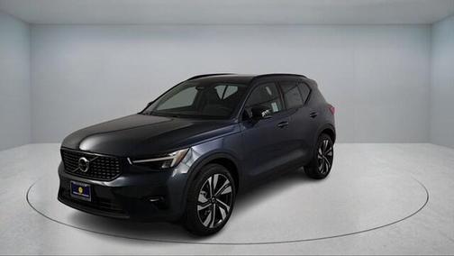 2026 Volvo XC40 B4 Plus