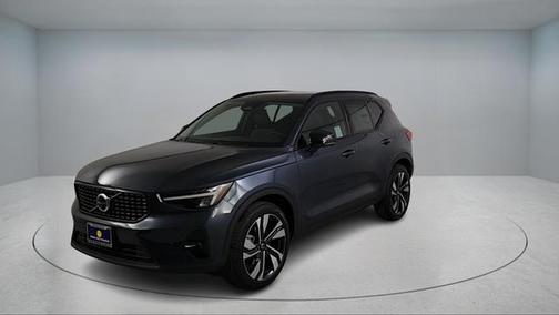 2026 Volvo XC40 B4 Plus