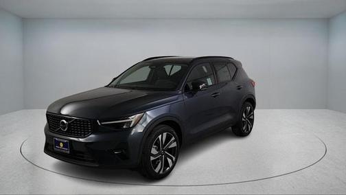 2026 Volvo XC40 B4 Plus