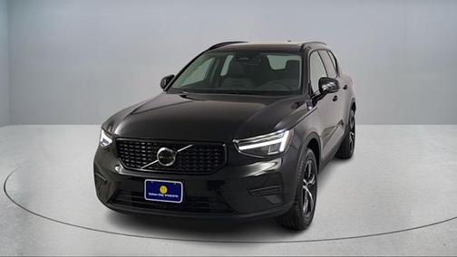 2026 Volvo XC40 B4 Core