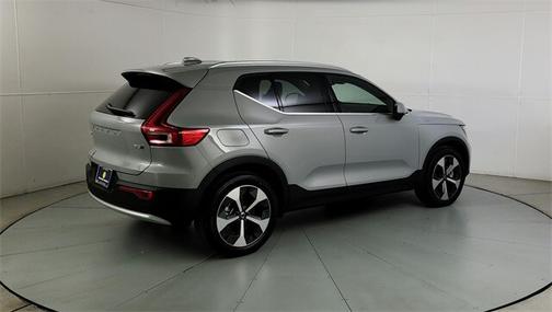 2025 Volvo XC40 B5 Core Bright Theme