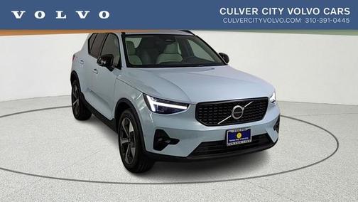 Cloud 9 White 2026 Volvo XC40 B5 Plus
