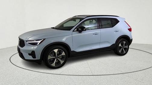 Cloud 9 White 2026 Volvo XC40 B5 Plus