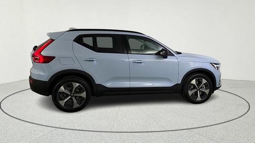 Cloud 9 White 2026 Volvo XC40 B5 Plus