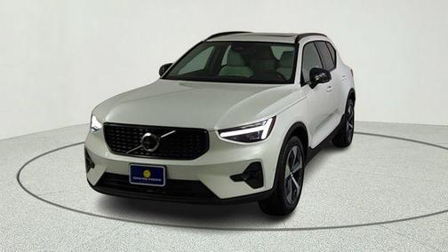 Crystal White 2026 Volvo XC40 B5 Plus