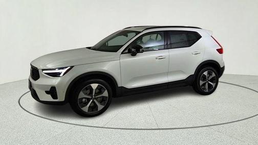 Crystal White 2026 Volvo XC40 B5 Plus