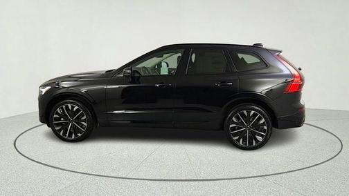 Onyx Black Metallic 2026 Volvo XC60 B5 Ultra