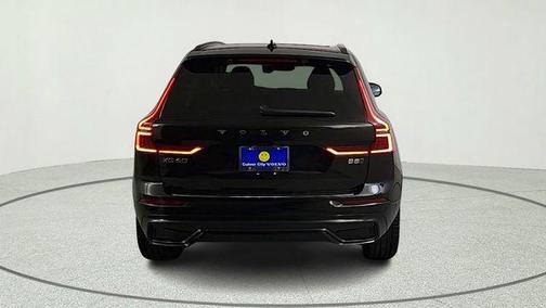 Onyx Black Metallic 2026 Volvo XC60 B5 Ultra
