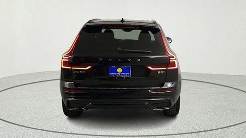 Onyx Black Metallic 2026 Volvo XC60 B5 Plus