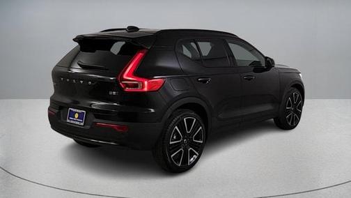 2026 Volvo XC40 B5 Ultra