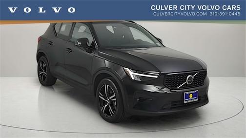 2023 Volvo XC40 B5 AWD Plus Dark