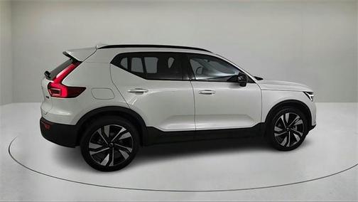 2026 Volvo XC40 B5 Ultra