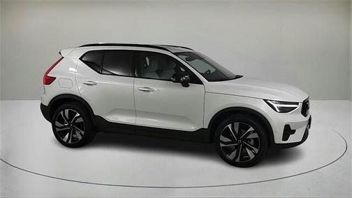 2026 Volvo XC40 B5 Ultra